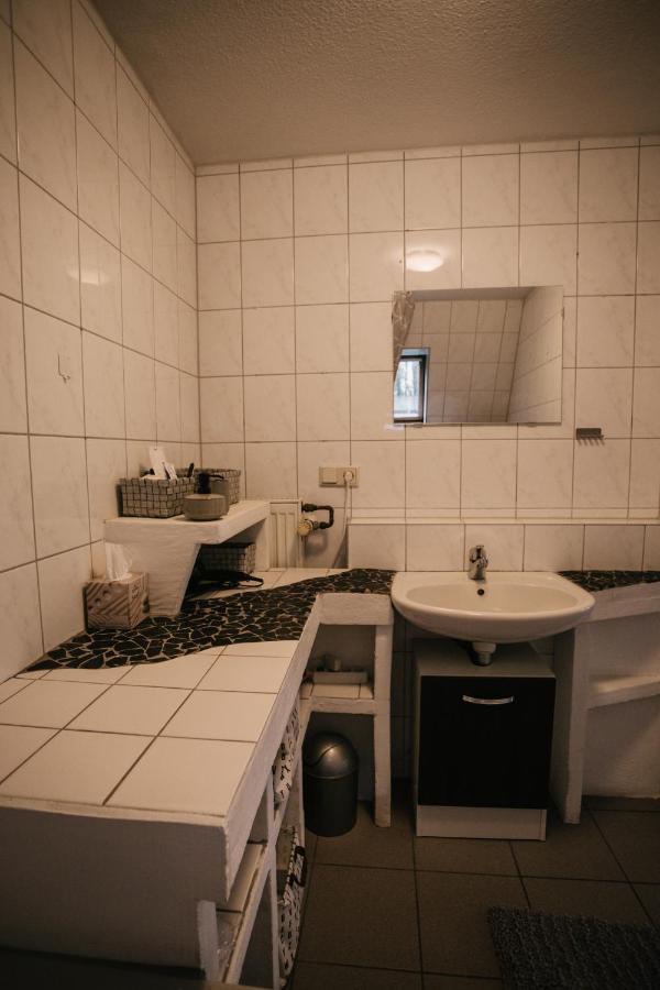 שוואבאך Eigenes Maisonettehaus In Idyllischer Lage Mit Balkon, Nahe Messe, 24H Self-Check In, Gratis Parken מראה חיצוני תמונה