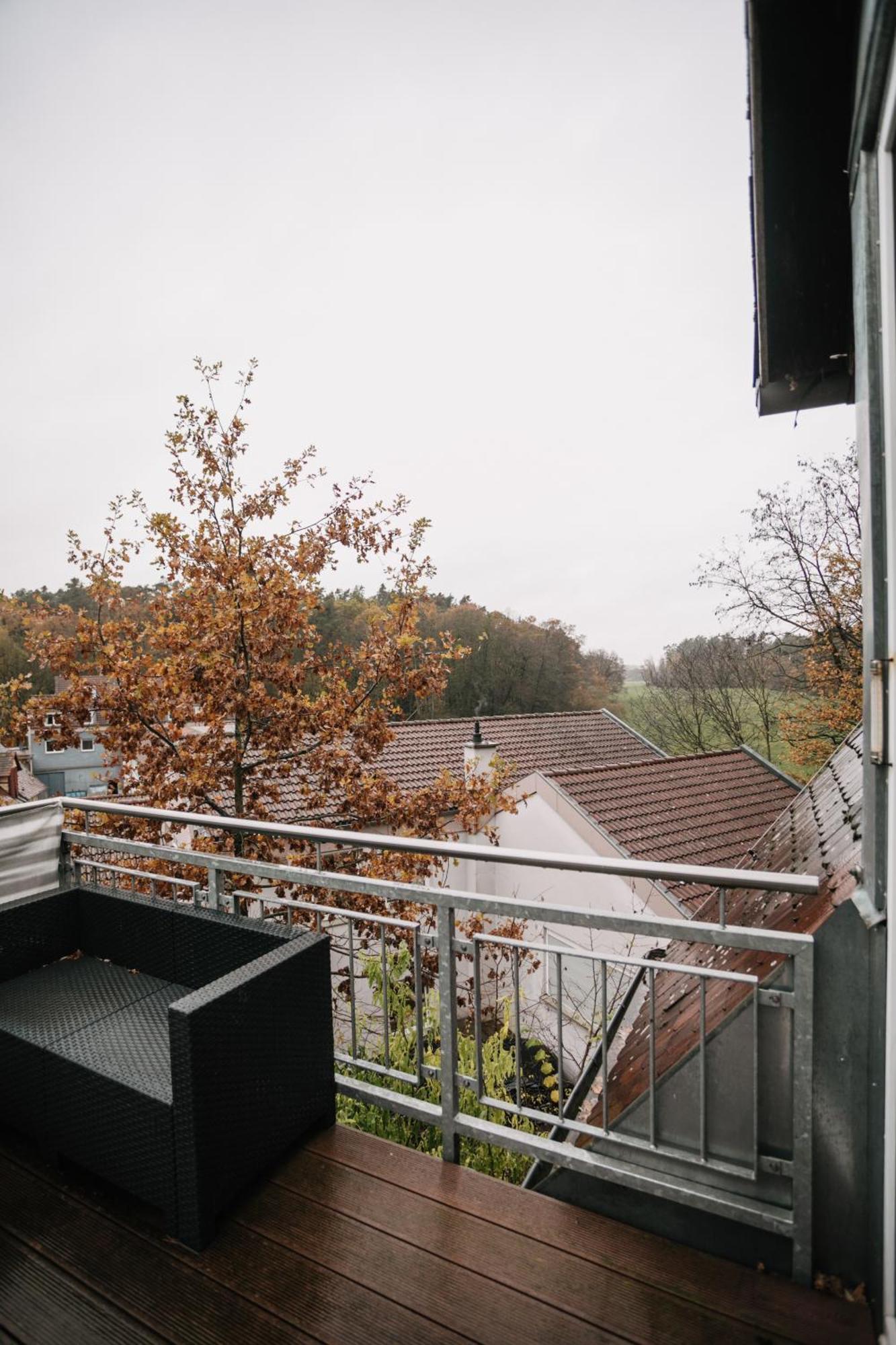 שוואבאך Eigenes Maisonettehaus In Idyllischer Lage Mit Balkon, Nahe Messe, 24H Self-Check In, Gratis Parken מראה חיצוני תמונה